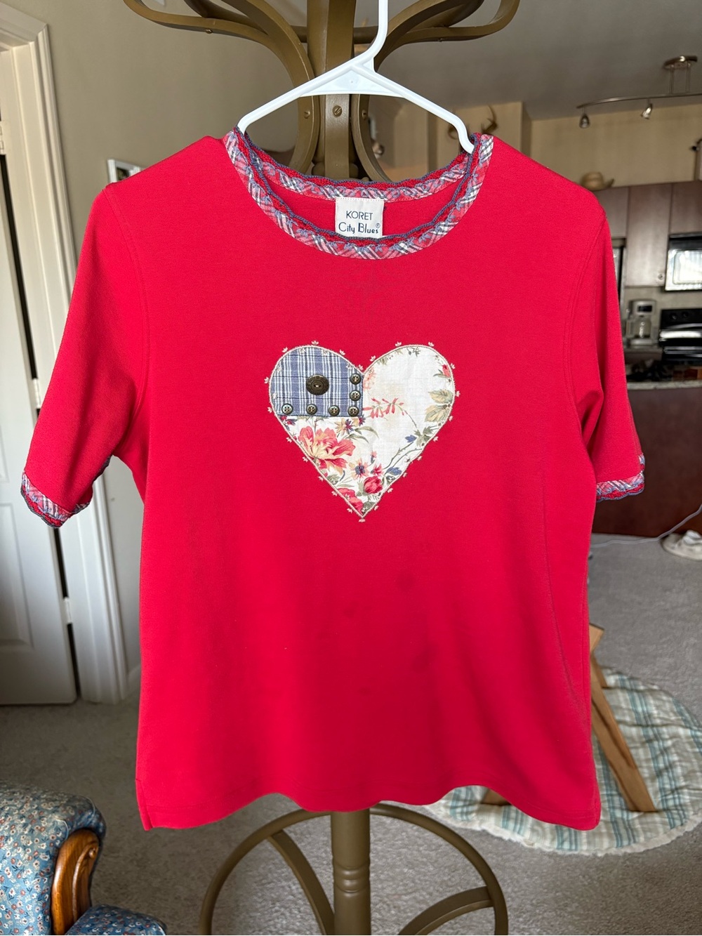 Vintage Koret Women’s M Red Short Sleeve Quilted Heart Top With Crochet Details